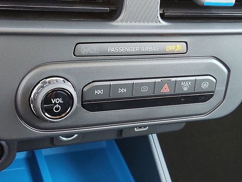 New 2025 Ford Maverick XLT FWD image 23