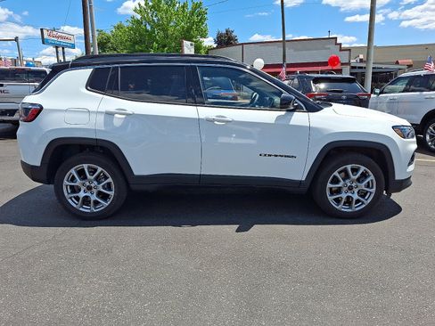Used 2025 Jeep Compass Limited AWD/4WD image 6
