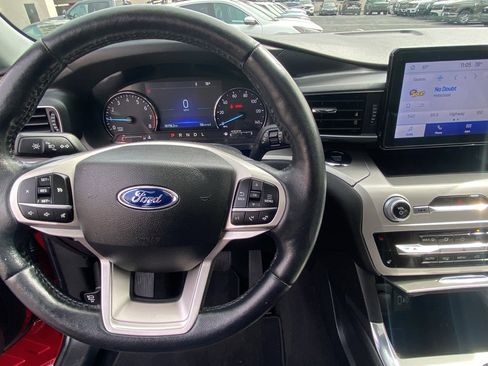 Certified 2022 Ford Explorer XLT w/ Equipment Group 202A image 5
