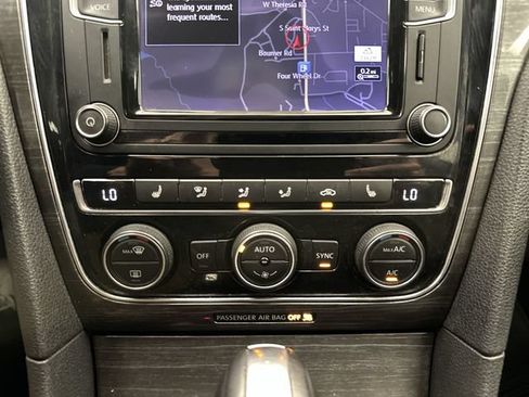 Used 2017 Volkswagen Passat 1.8T SE FWD image 20