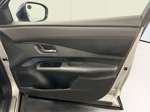 Used 2024 Nissan Ariya AWD image 33