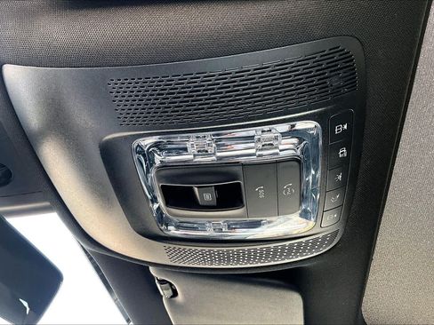 Used 2023 Mercedes-Benz GLB 250 image 32