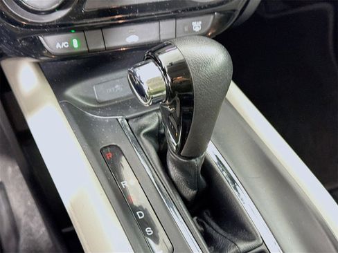 Used 2020 Honda HR-V LX image 14