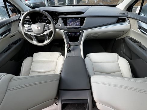 Used 2017 Cadillac XT5 Luxury w/ Driver Awareness Package image 36