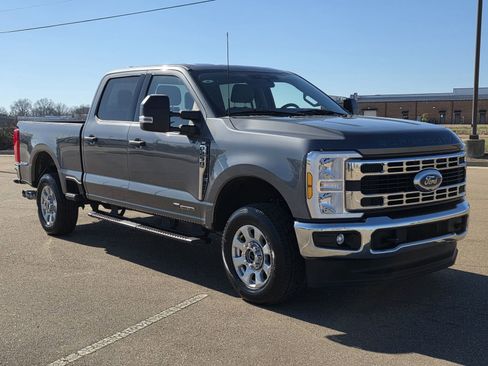 Used 2024 Ford F250 XLT image 3
