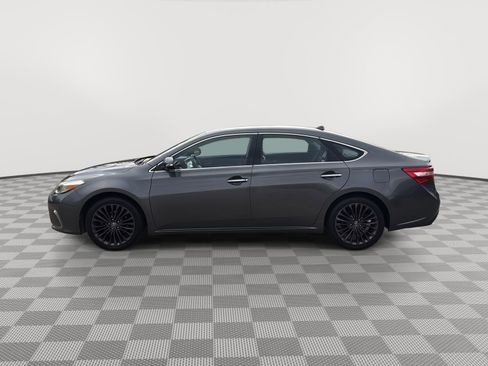 Used 2017 Toyota Avalon Limited image 2