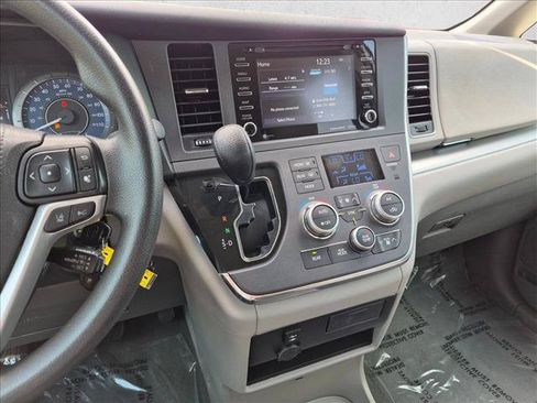 Used 2019 Toyota Sienna LE FWD image 15