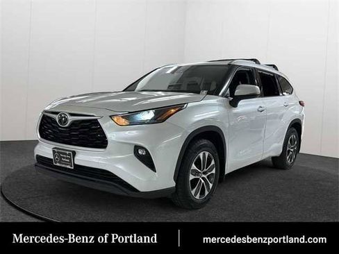 Used 2022 Toyota Highlander XLE image 1