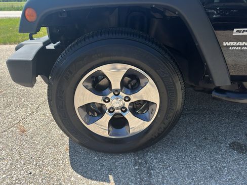 Used 2017 Jeep Wrangler Unlimited Sport w/ Quick Order Package 24S AWD/4WD image 4