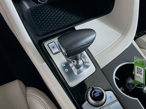 Used 2025 Genesis G70 2.5T RWD image 25