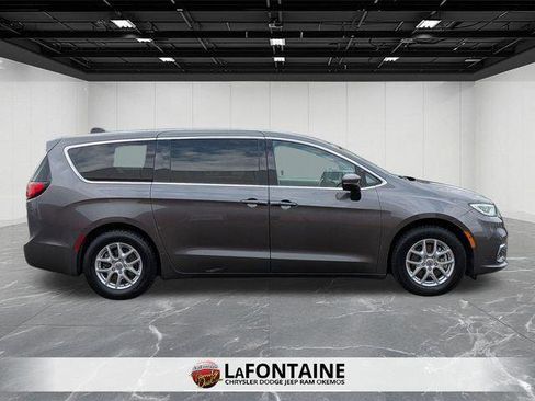 Certified 2023 Chrysler Pacifica Touring-L FWD image 4