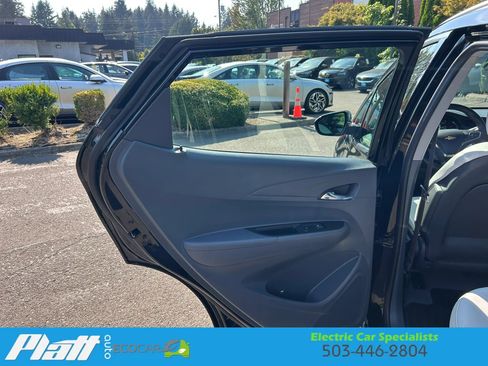 Used 2017 Chevrolet Bolt Premier w/ Driver Confidence II Package FWD image 23