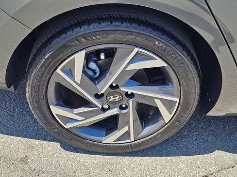 Certified 2025 Hyundai Elantra Sport FWD image 8