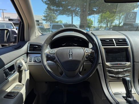Used 2013 Lincoln MKX AWD image 2