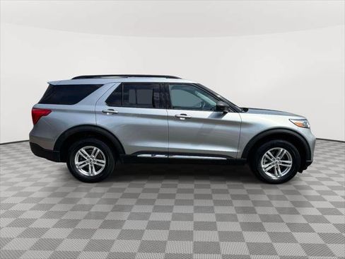 Certified 2023 Ford Explorer XLT w/ Equipment Group 202A AWD/4WD image 8