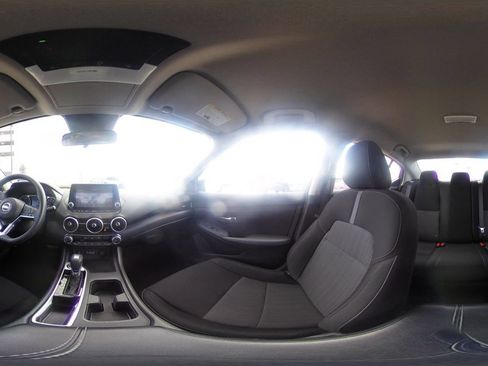 Used 2025 Nissan Sentra SV FWD image 40