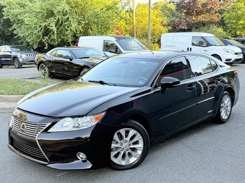 Used 2013 Lexus ES 300h w/ Luxury Pkg FWD image 3