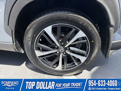 Used 2023 Toyota Corolla Cross AWD Hybrid w/ Convenience Package image 33