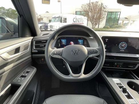 Used 2024 Volkswagen Atlas Cross Sport SE image 12