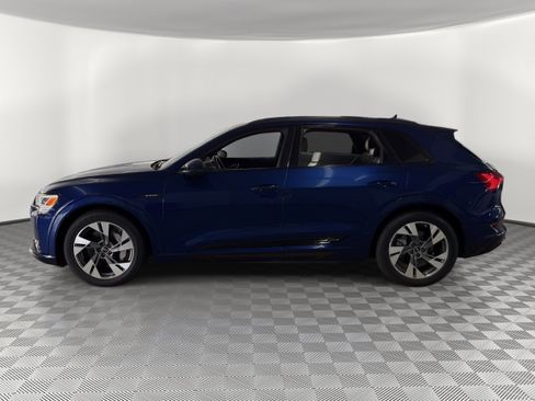 Used 2022 Audi e-tron Premium w/ Convenience Plus Package AWD/4WD image 2