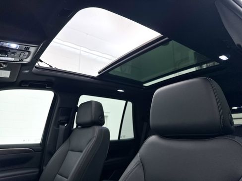 Used 2023 Chevrolet Tahoe LT w/ LT Signature Package AWD/4WD image 3