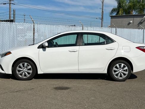 Used 2015 Toyota Corolla LE FWD image 2