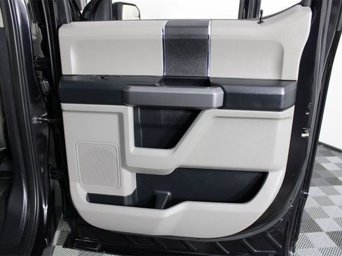 Used 2020 Ford F150 XLT image 30