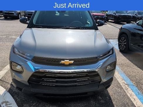 Used 2023 Chevrolet TrailBlazer LS FWD image 2