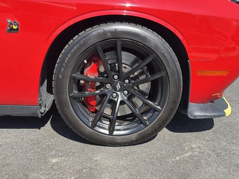 Used 2022 Dodge Challenger R/T Scat Pack w/ Shaker Package RWD image 11