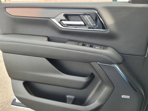 New 2026 GMC Yukon XL Denali w/ Denali Reserve Package image 27