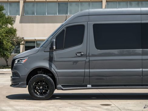 Used 2022 Mercedes-Benz Sprinter 2500 image 8