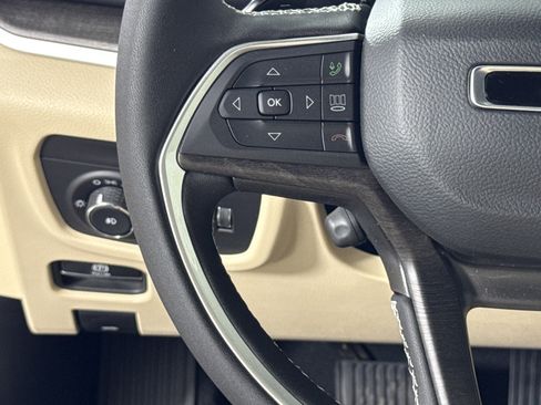 New 2025 Jeep Grand Cherokee Limited w/ Luxury Tech Group II image 14