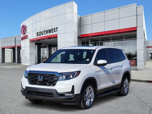 Used 2024 Honda Passport EX-L image 2