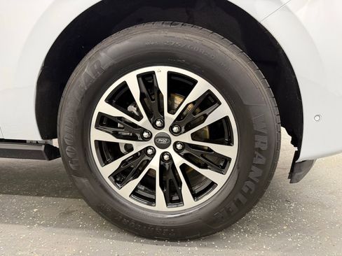 Used 2025 Ford Expedition Platinum AWD/4WD image 21