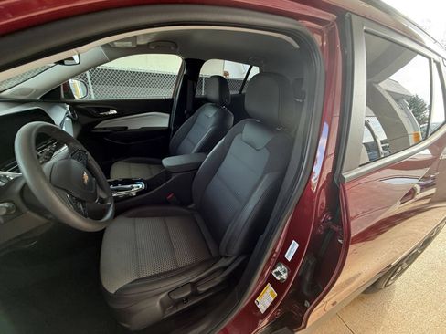 Used 2025 Chevrolet Trax LT FWD image 35