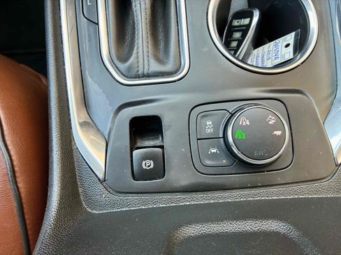 Used 2018 Chevrolet Traverse High Country w/ LPO, 'HIT The Road' Package AWD/4WD image 25