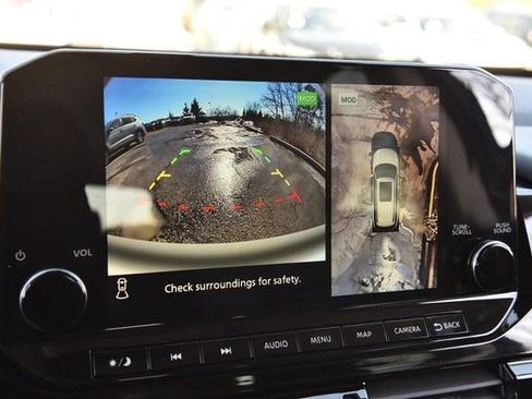 Certified 2024 Nissan Pathfinder SL image 13