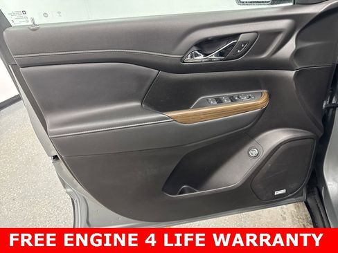 Used 2023 GMC Acadia SLE image 6