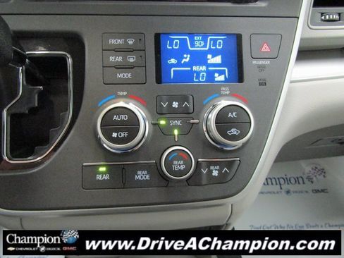 Used 2020 Toyota Sienna L image 26