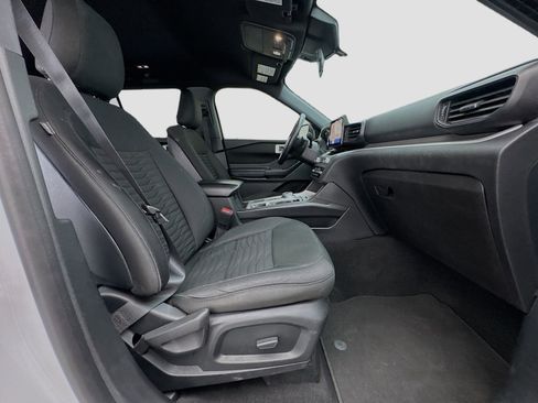Used 2020 Ford Explorer XLT RWD image 19
