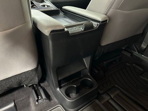 Used 2025 Toyota Sienna LE image 51