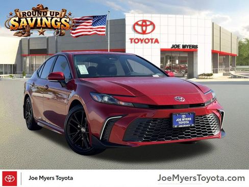 Used 2025 Toyota Camry SE w/ Convenience Package image 1