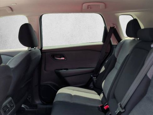 Used 2023 Nissan Rogue SV AWD/4WD image 17