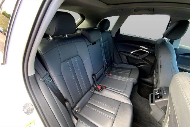 Used 2025 Audi Q5 Premium w/ Convenience Package AWD/4WD image 19