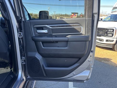 Used 2024 RAM 2500 Big Horn w/ Night Edition image 32