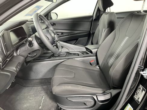Used 2025 Hyundai Elantra Sport image 10