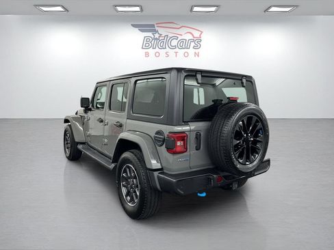 Used 2022 Jeep Wrangler Unlimited Sahara w/ Cold Weather Group AWD/4WD image 6
