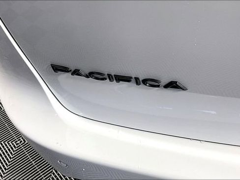 New 2026 Chrysler Pacifica Select image 10