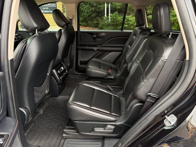 Used 2023 Lincoln Aviator AWD w/ Premium Package image 7
