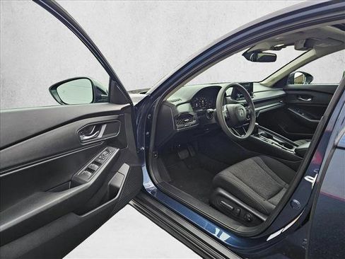 Used 2025 Honda Accord SE image 18